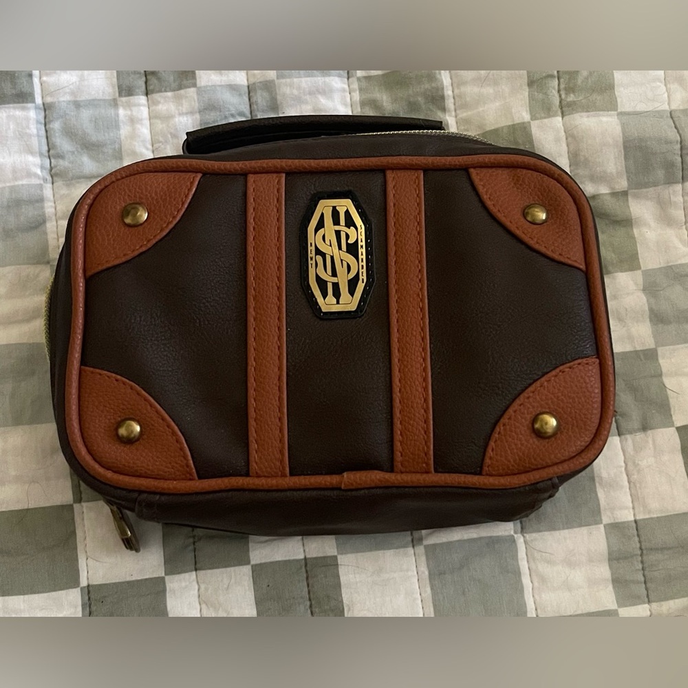 OFFICIALLY LICENSED “Fantastic Beasts and Where to Find Them” Pencil Case
